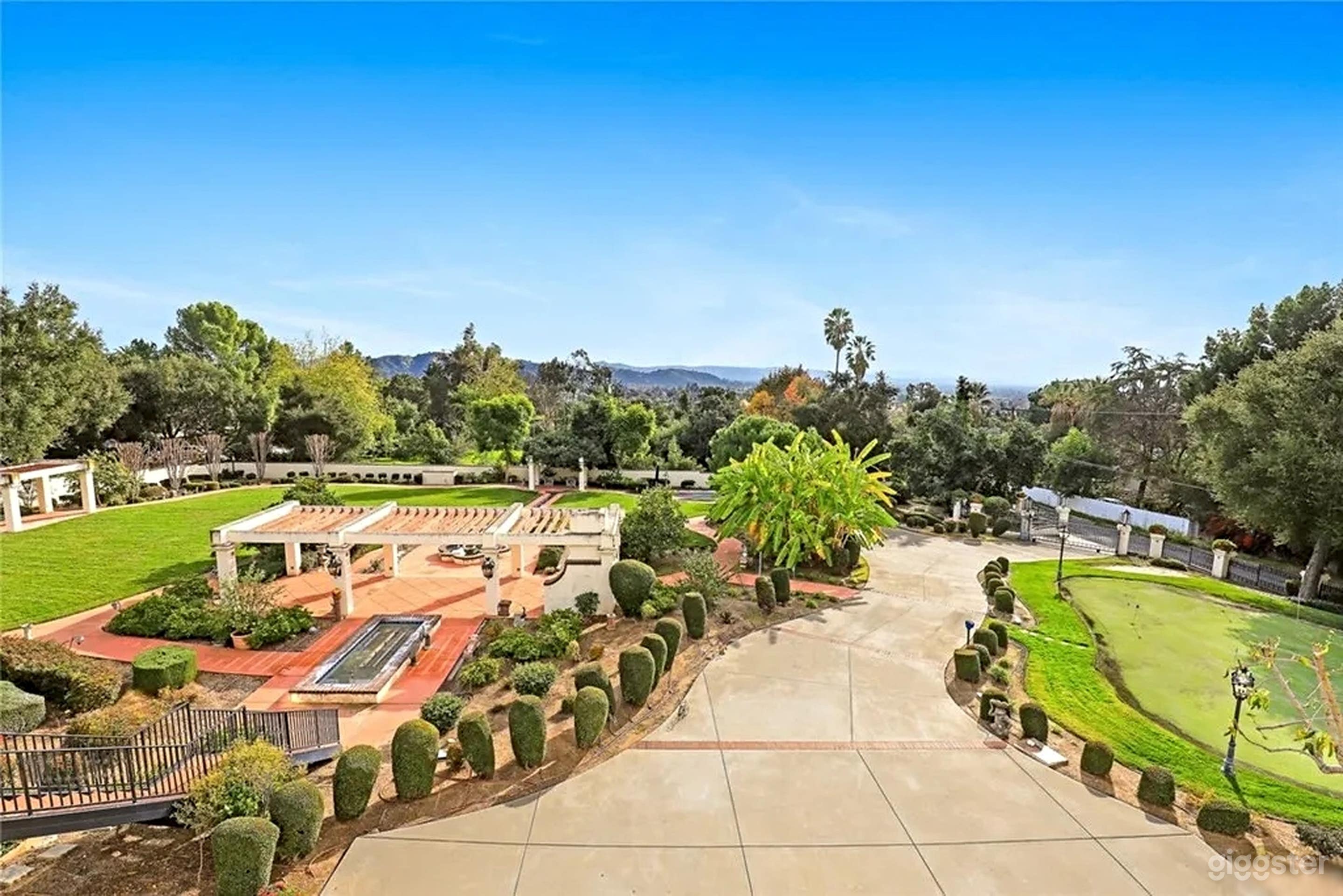 9-Hole Putting Green for Production Bookings Photo 4