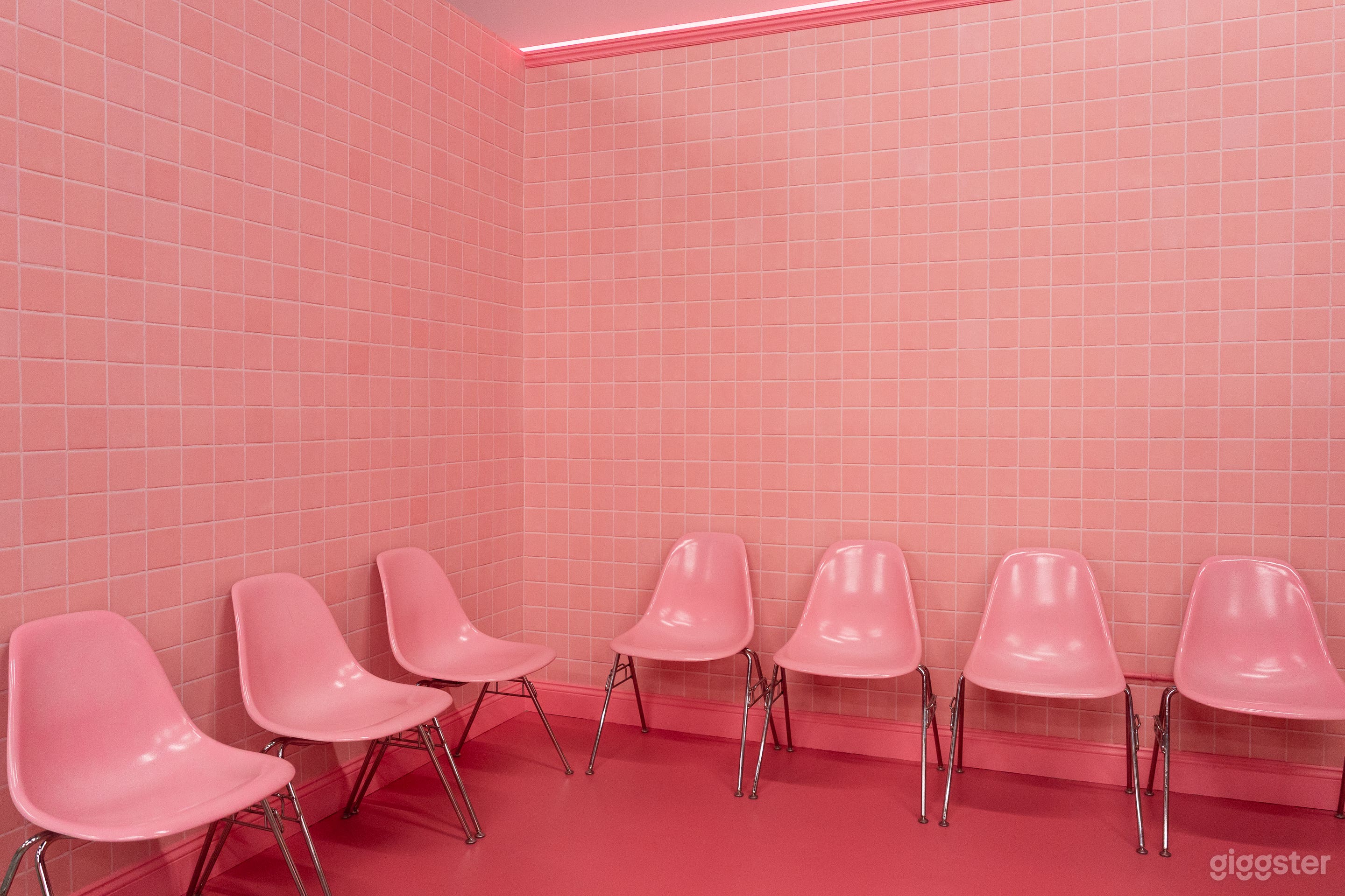 Vibrant Valley Studio with Cyc Wall Photo 3