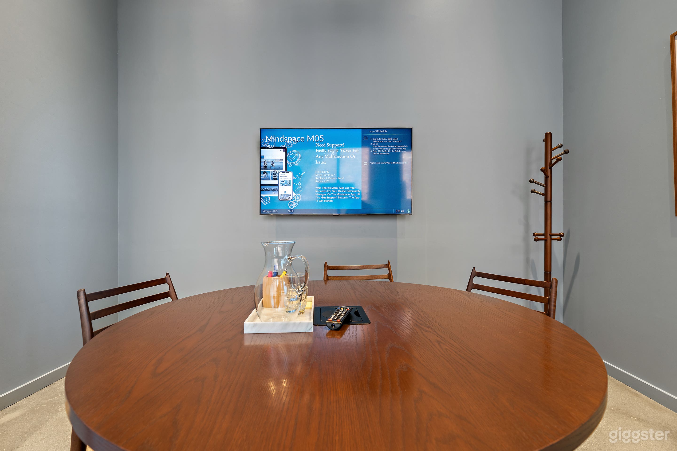 M5: Meeting Room for 5 in Boutique Office Photo 3