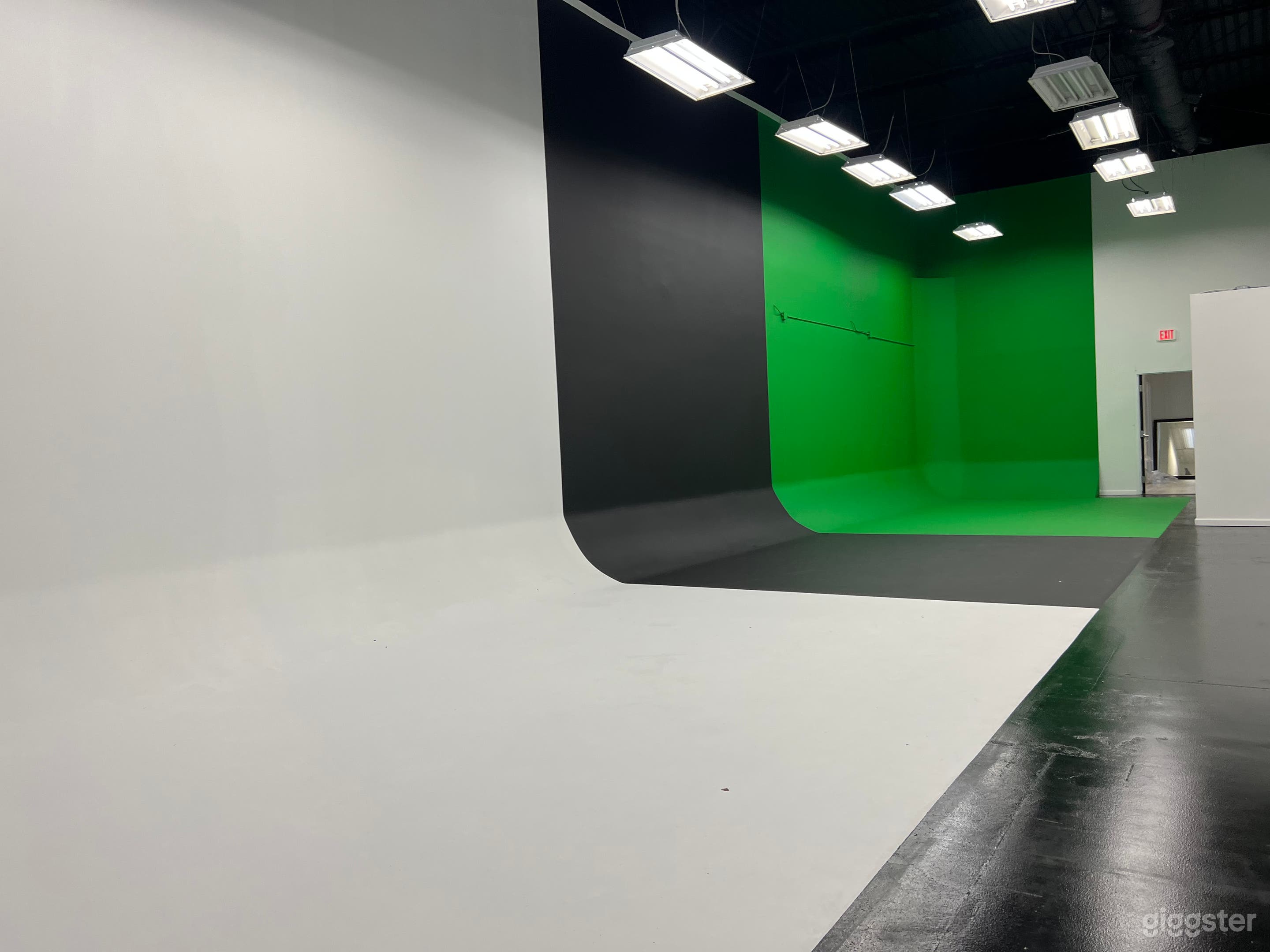 White Cyc Black Cyc &amp; Green Cyc Walls