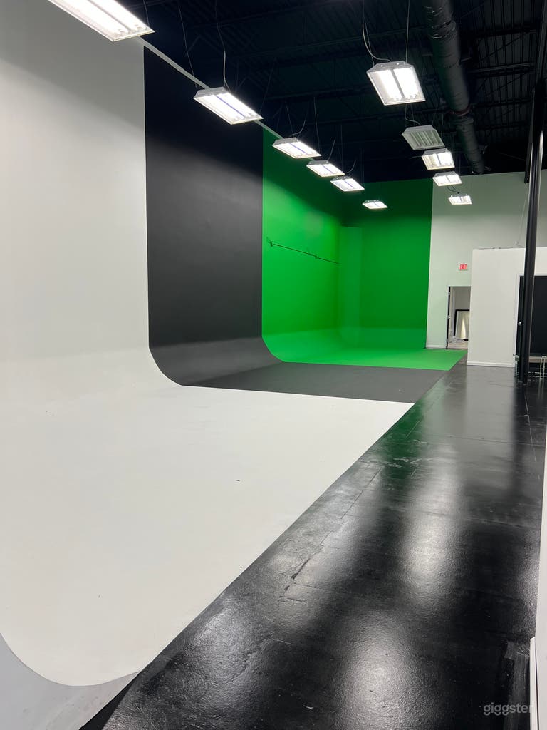  3500 Sq ft  Green Screen, Black, White Cyc Walls 