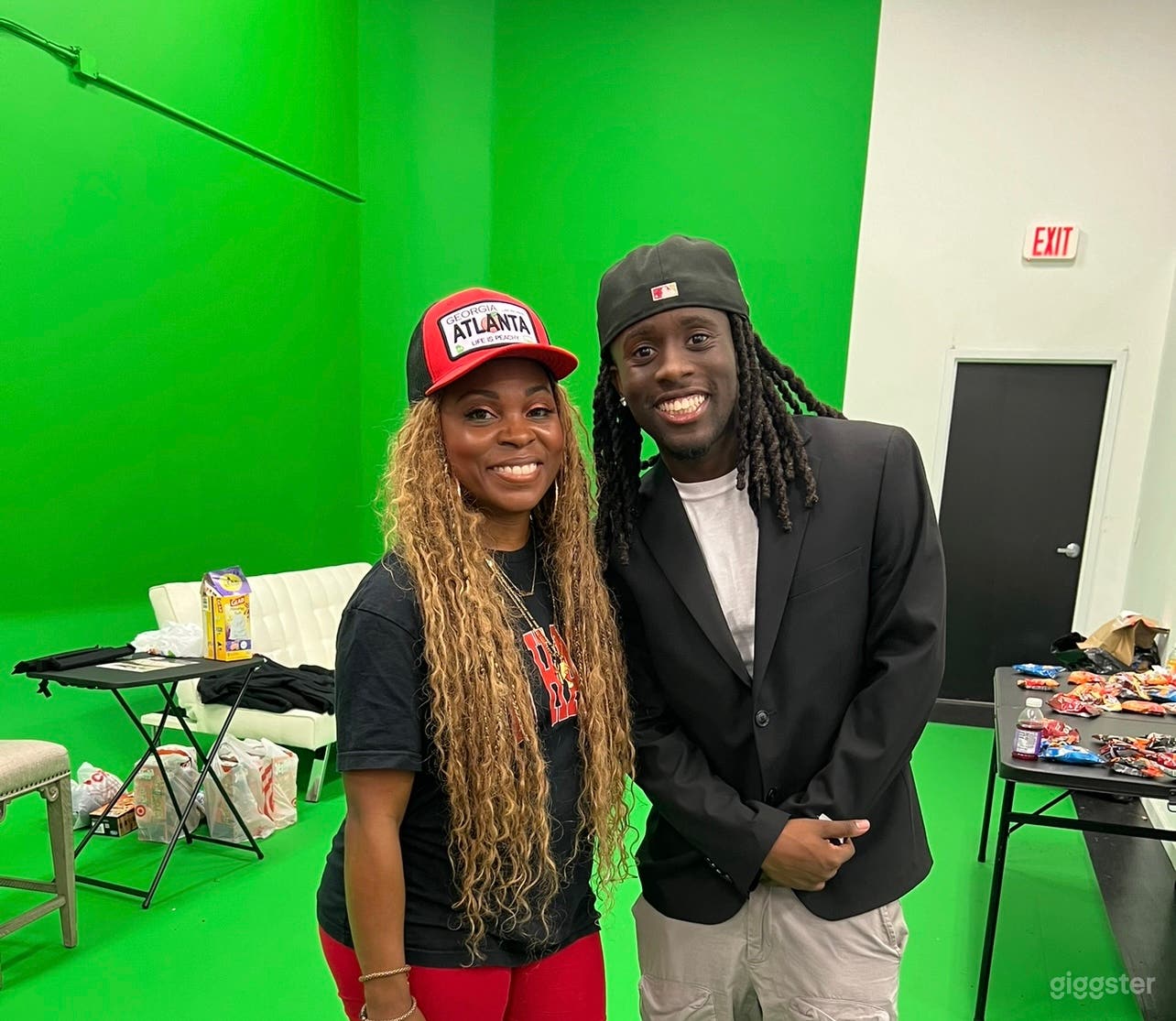 3500 Sq ft  Green Screen, Black, White Cyc Walls Photo 1