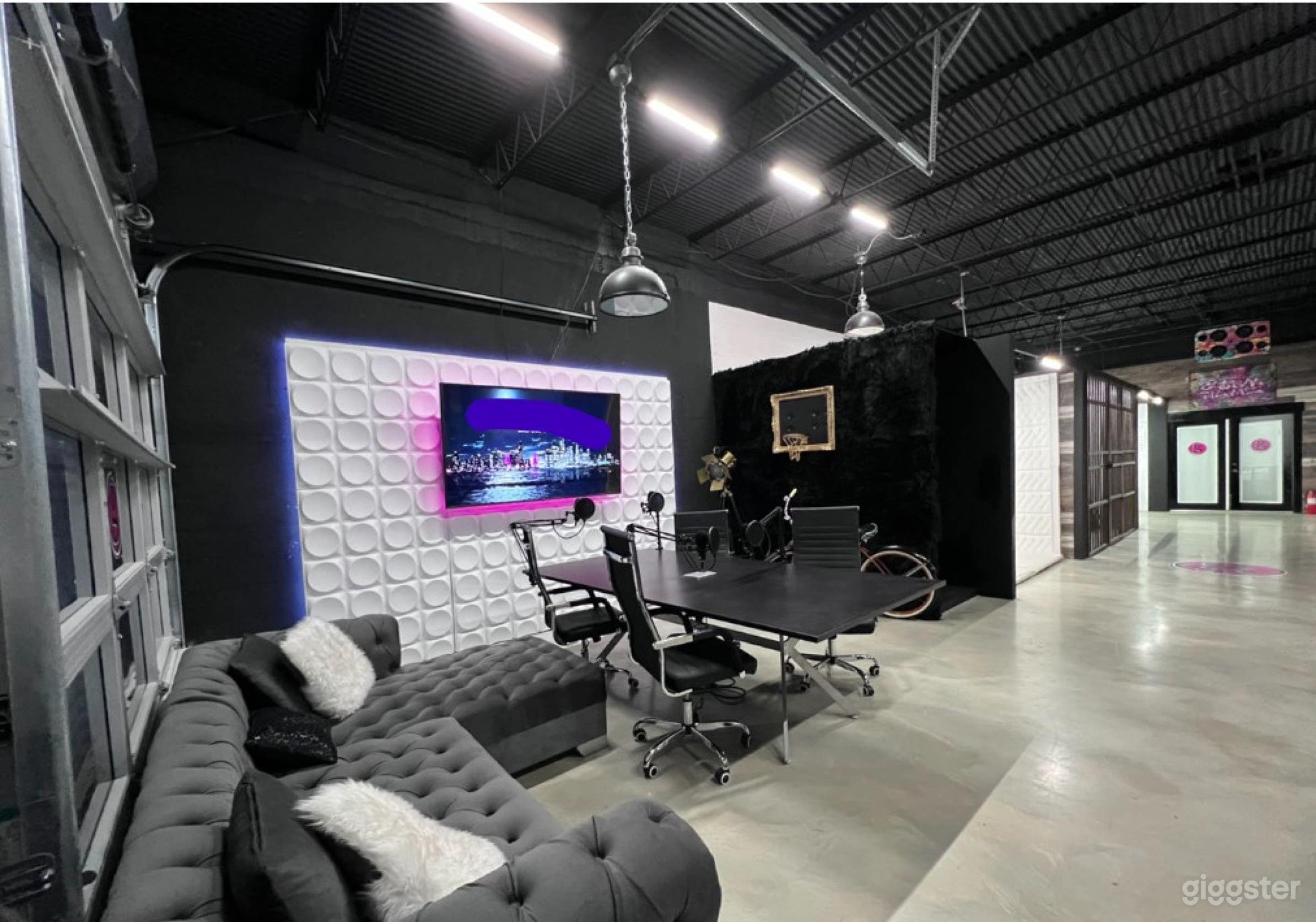 Podcast I Webcast I Live Streaming I Studio Rental Photo 4