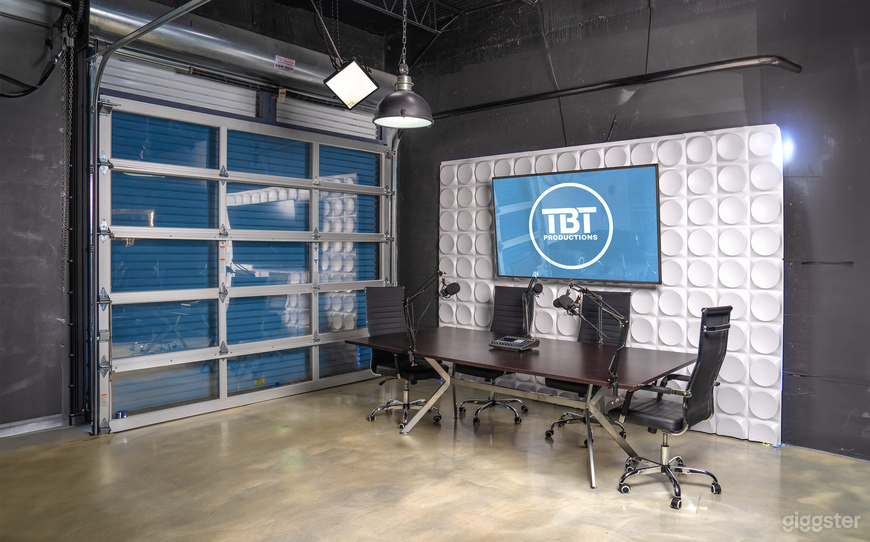 Podcast I Webcast I Live Streaming I Studio Rental Photo 1