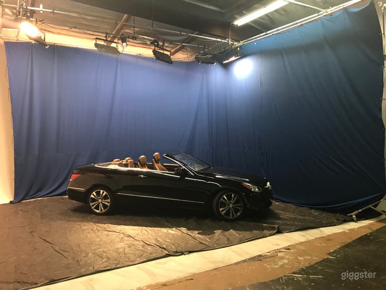  Pre-lit Blue Screen Studio 