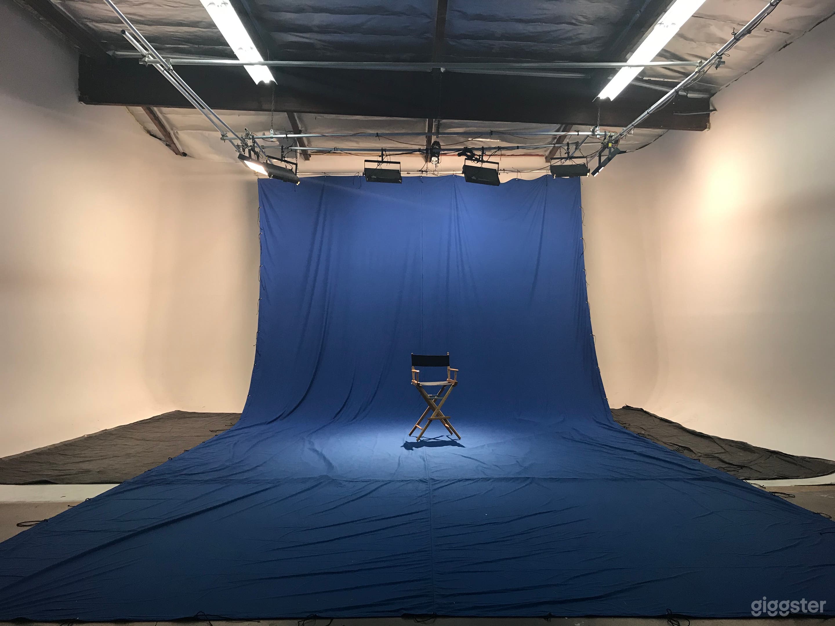 20' x 40' Fabric Blue Screen