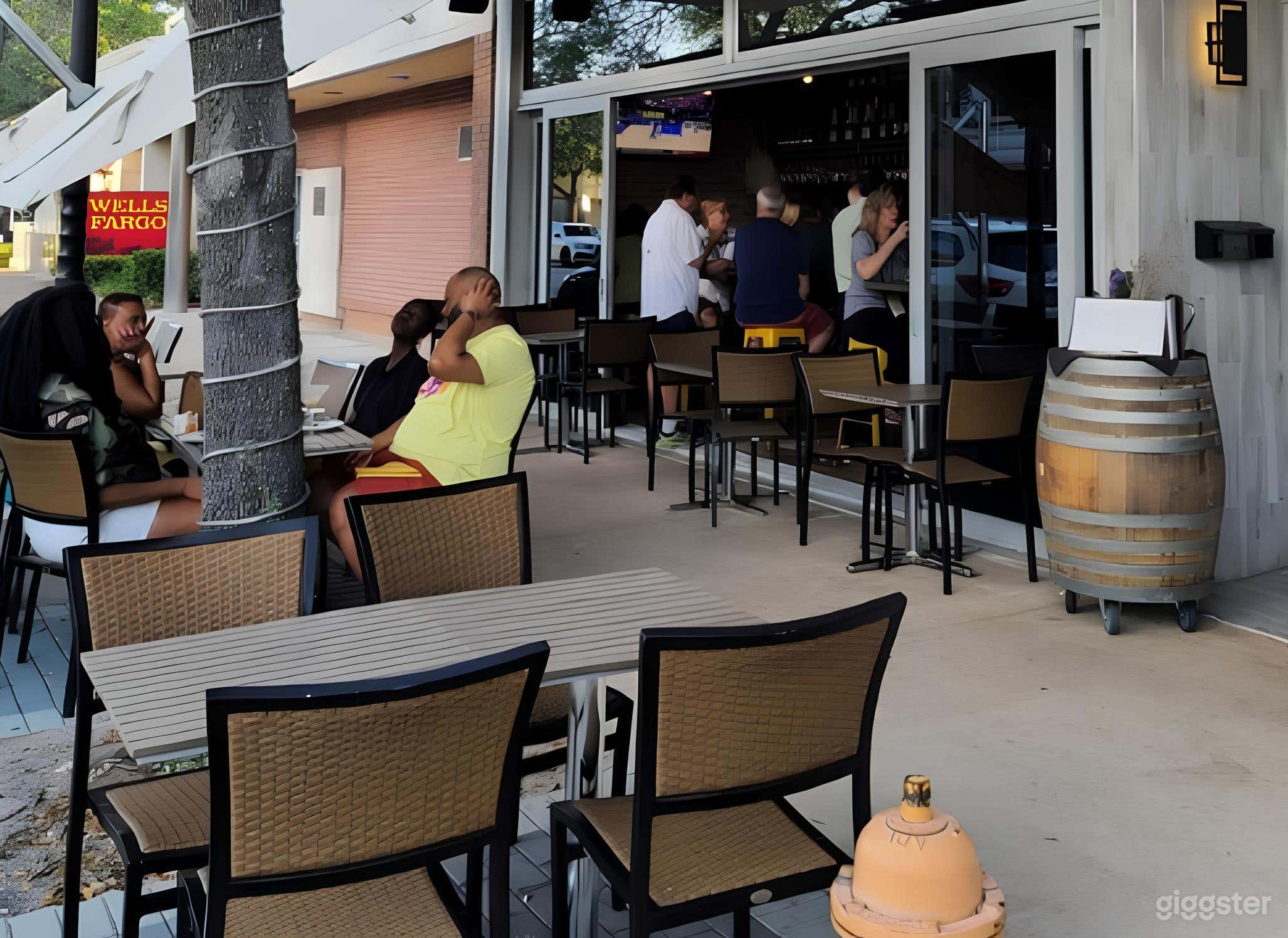 Front Vibrant Outdoor Space Photo 2