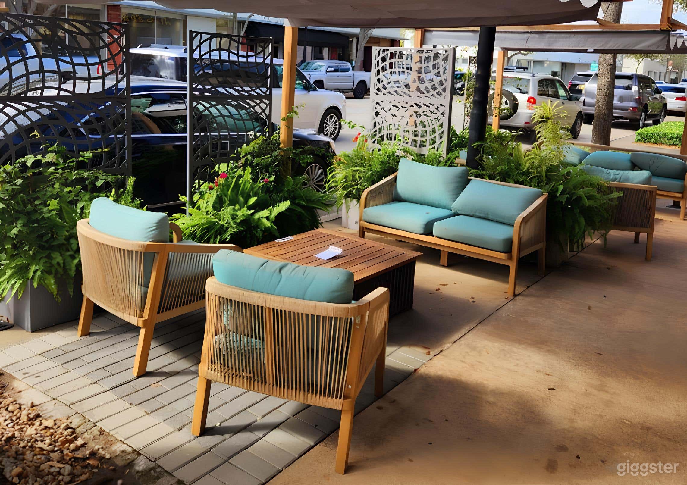 Front Vibrant Outdoor Space Photo 3