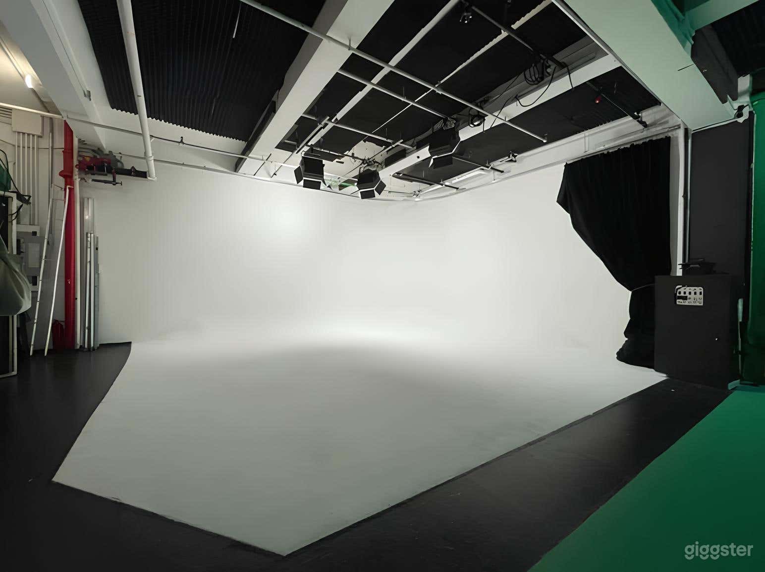 Main Stage with Cyc Walls Photo 1