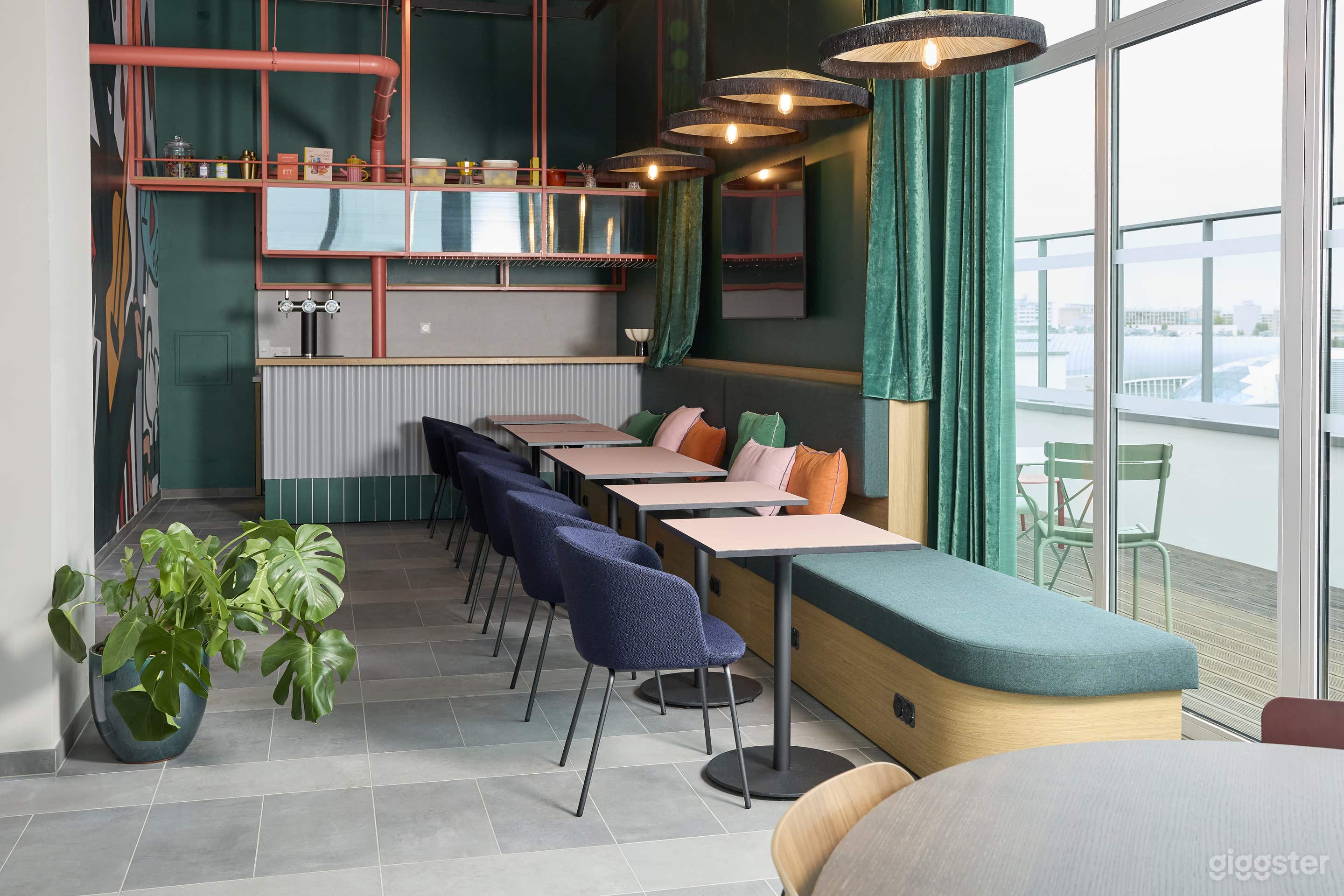 Photo de Espace événementiel polyvalent avec toit-terrasse, studios et jeux 3