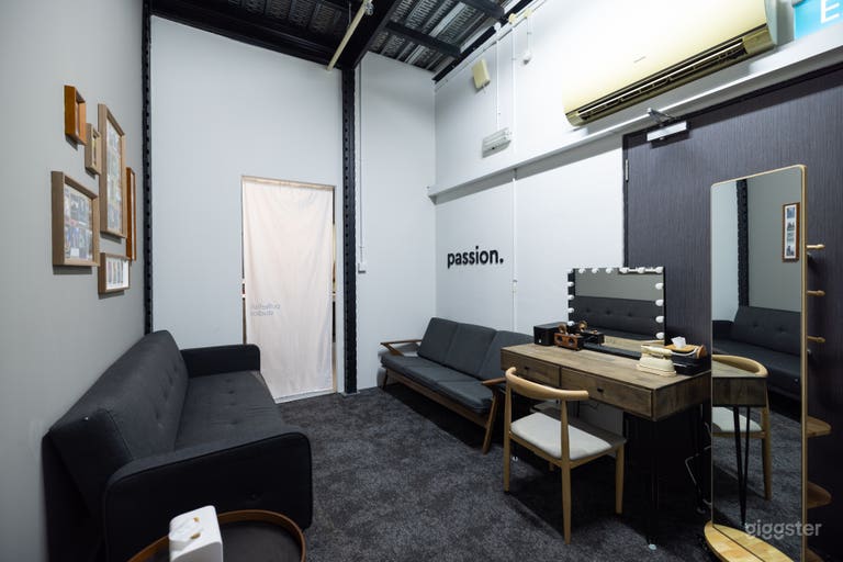  Cyclorama Studio with Truss System 