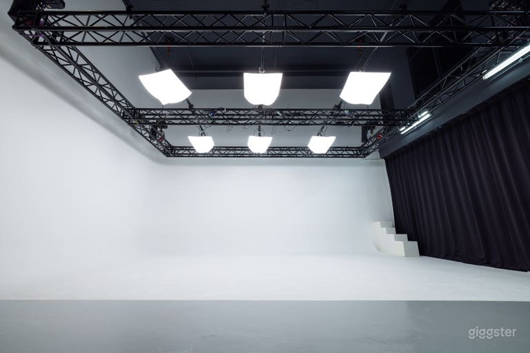  Motorised Truss System 