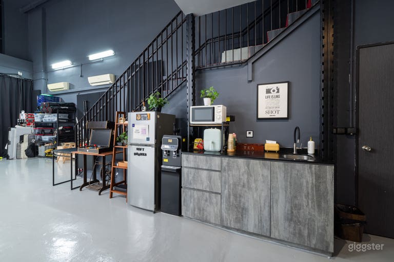  Pantry &amp; Amenities 