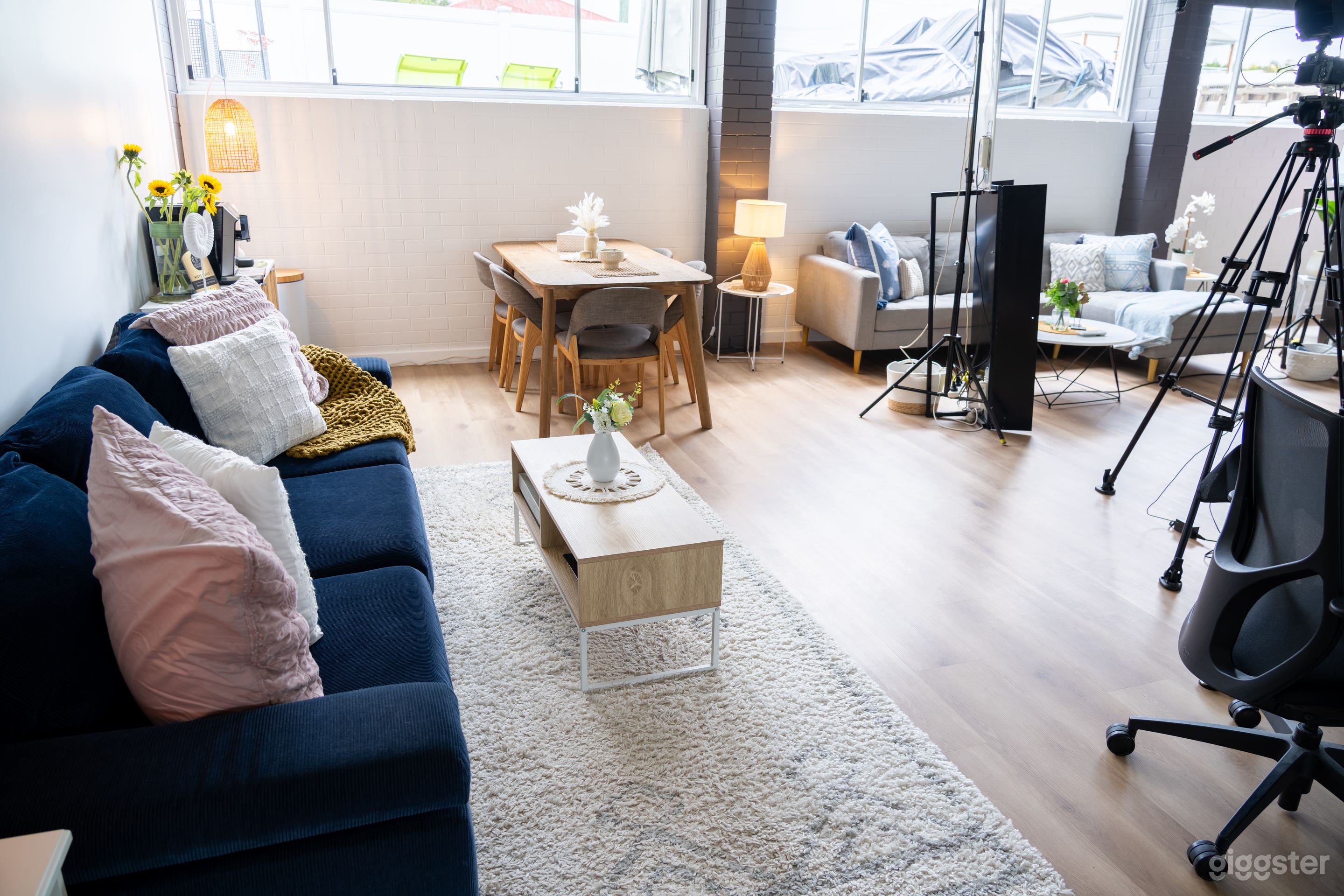 Bright Self-Contained Studio in Coorparoo Photo 2