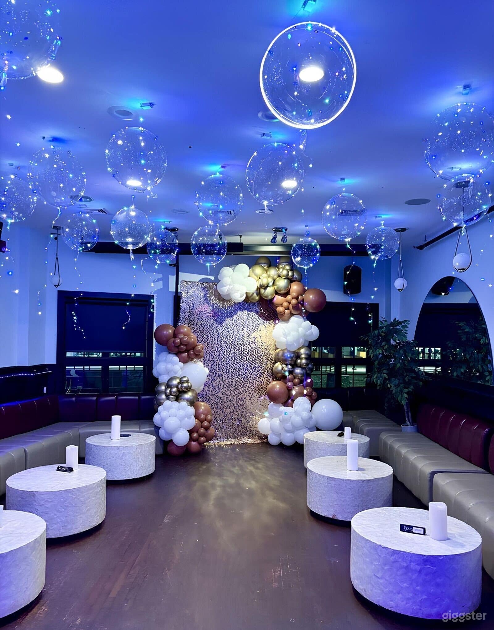 Contemporary Multi-Purpose Bar Photo 3