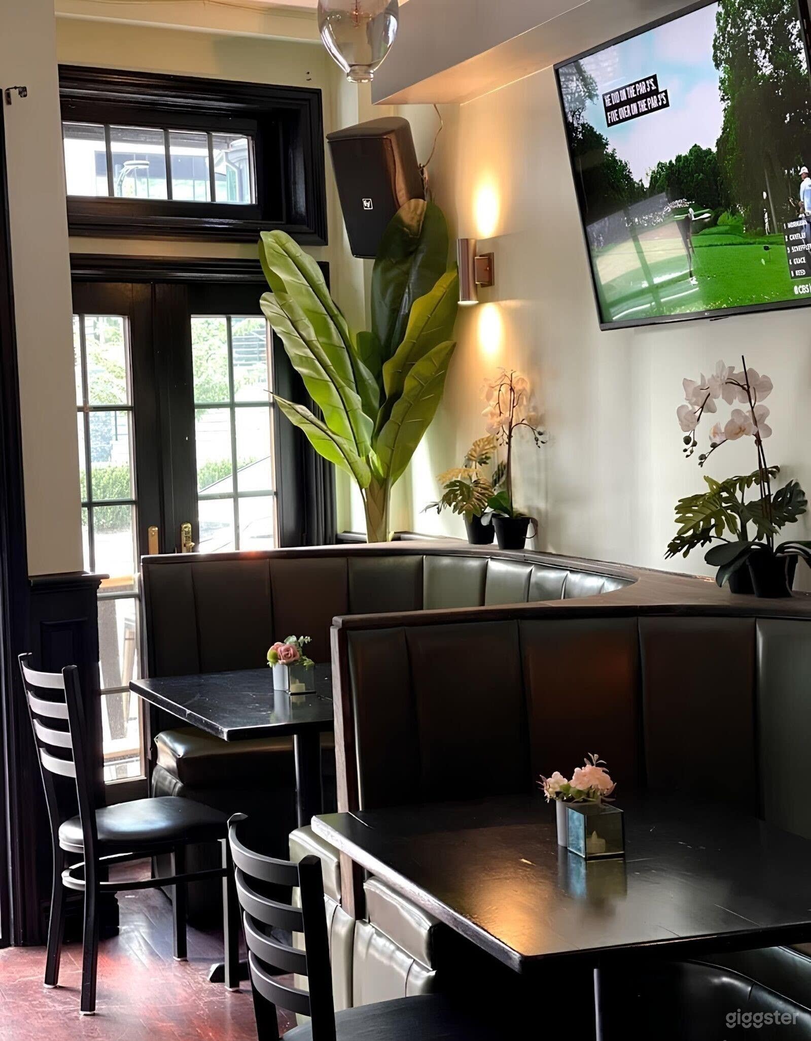 Contemporary Multi-Purpose Bar Photo 4