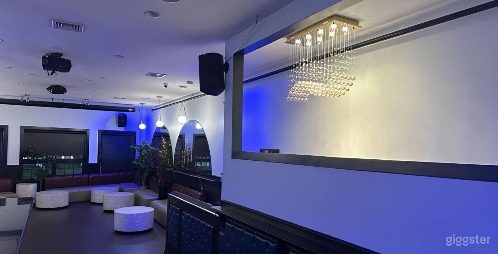 Contemporary Multi-Purpose Bar Photo 2