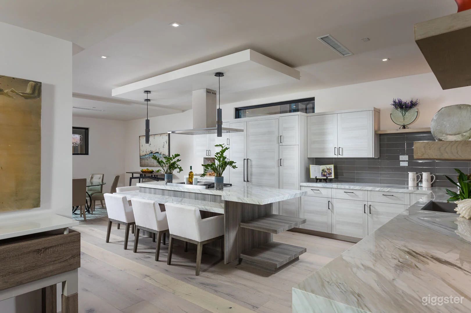 Serenity Modern II Photo 2