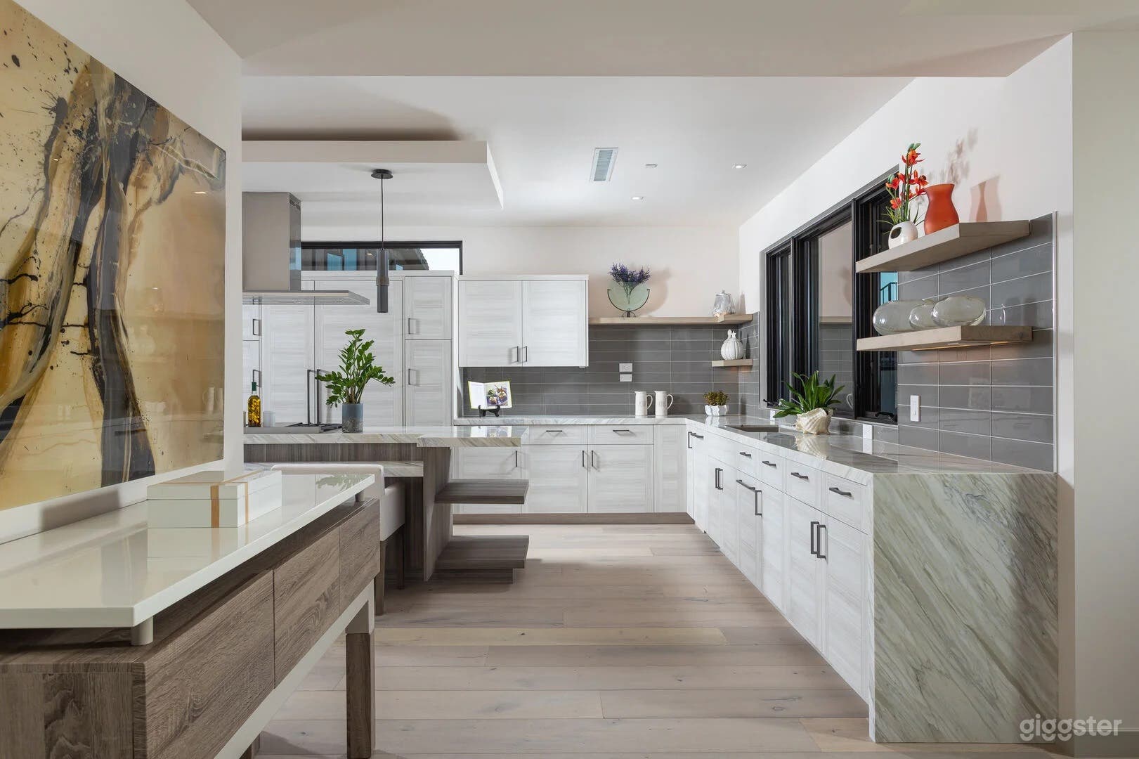 Serenity Modern II Photo 1