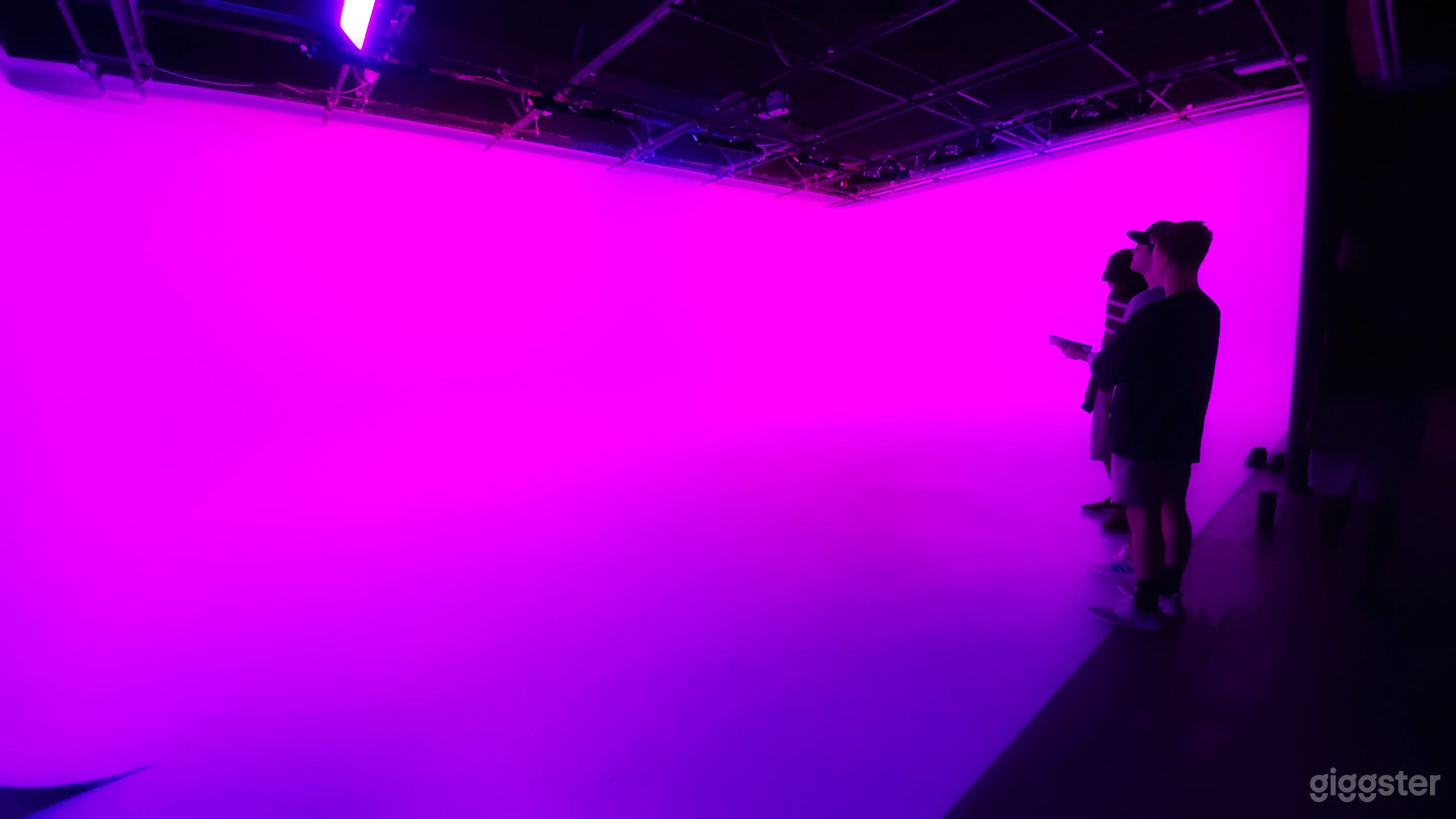 3 Wall White Cyc - Pre-lit with Aputure Novas Photo 4