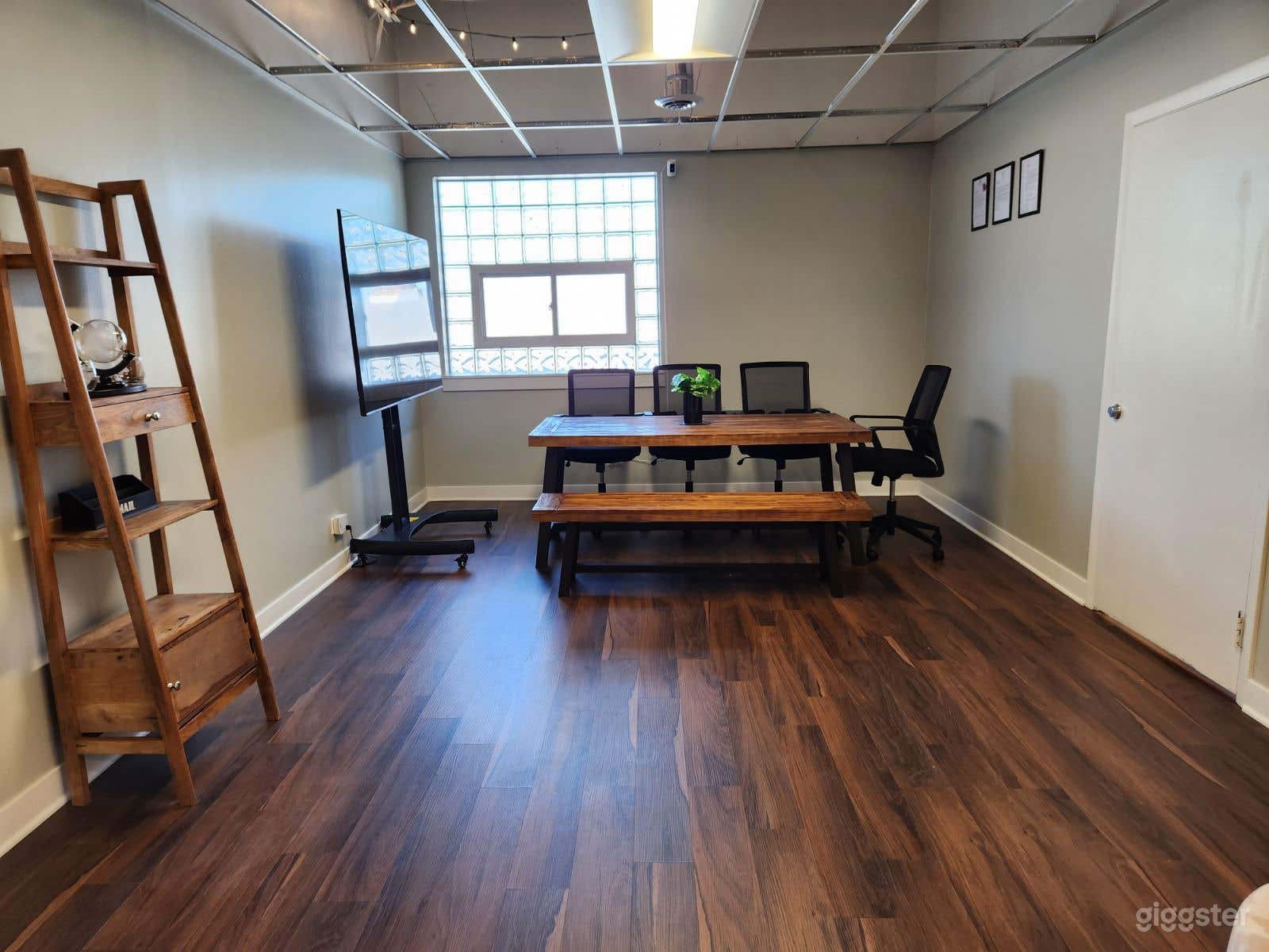 Versatile Office Suite Photo 4