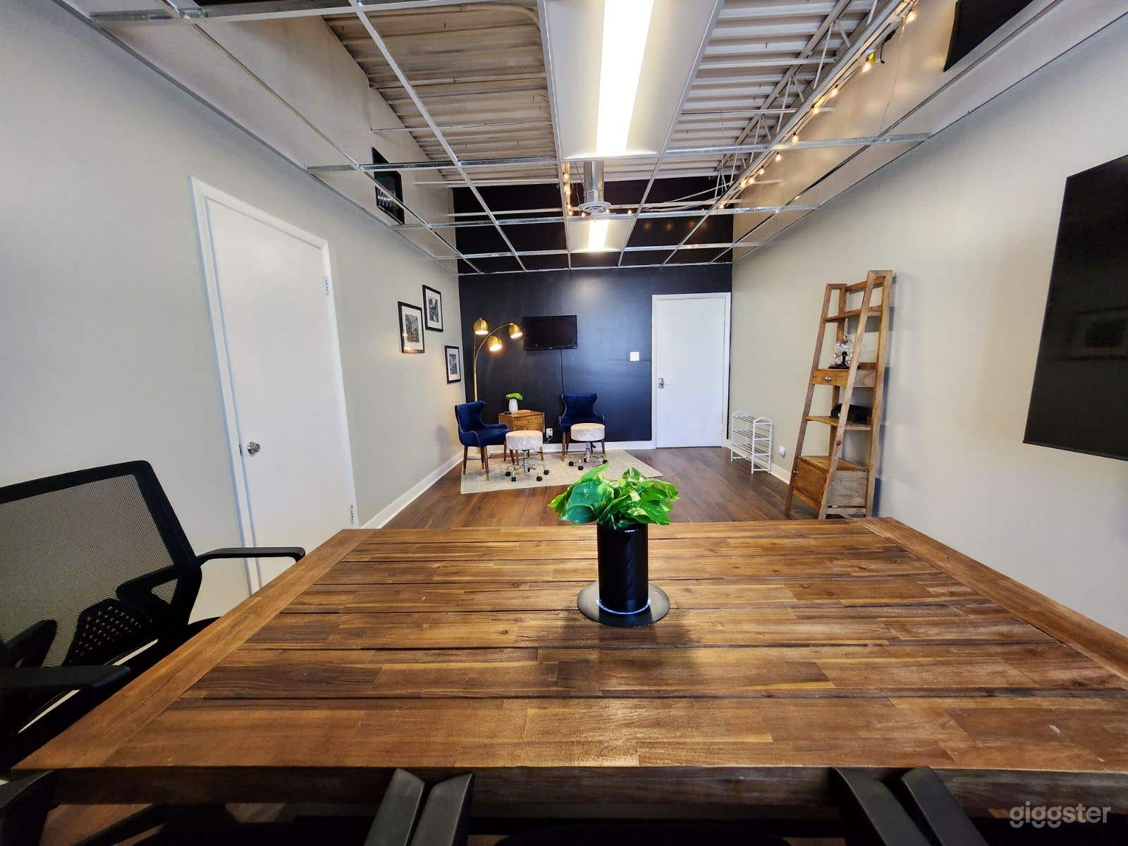 Versatile Office Suite Photo 3