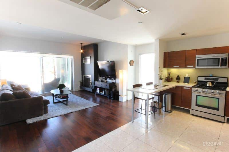 The Hollywood No.409 Photo 2