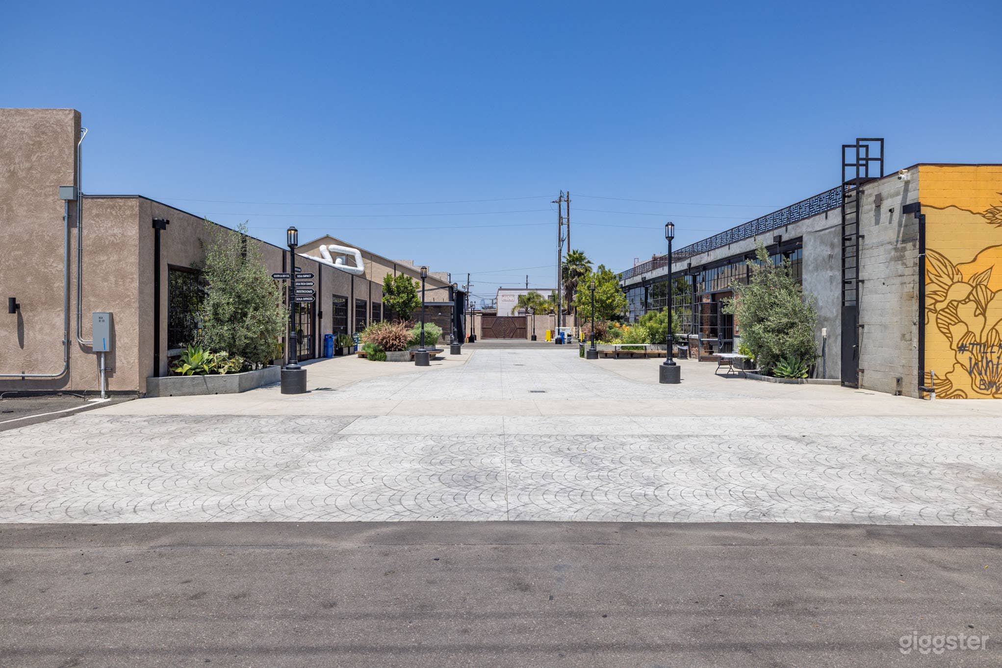 Open-Air West Courtyard Photo 2