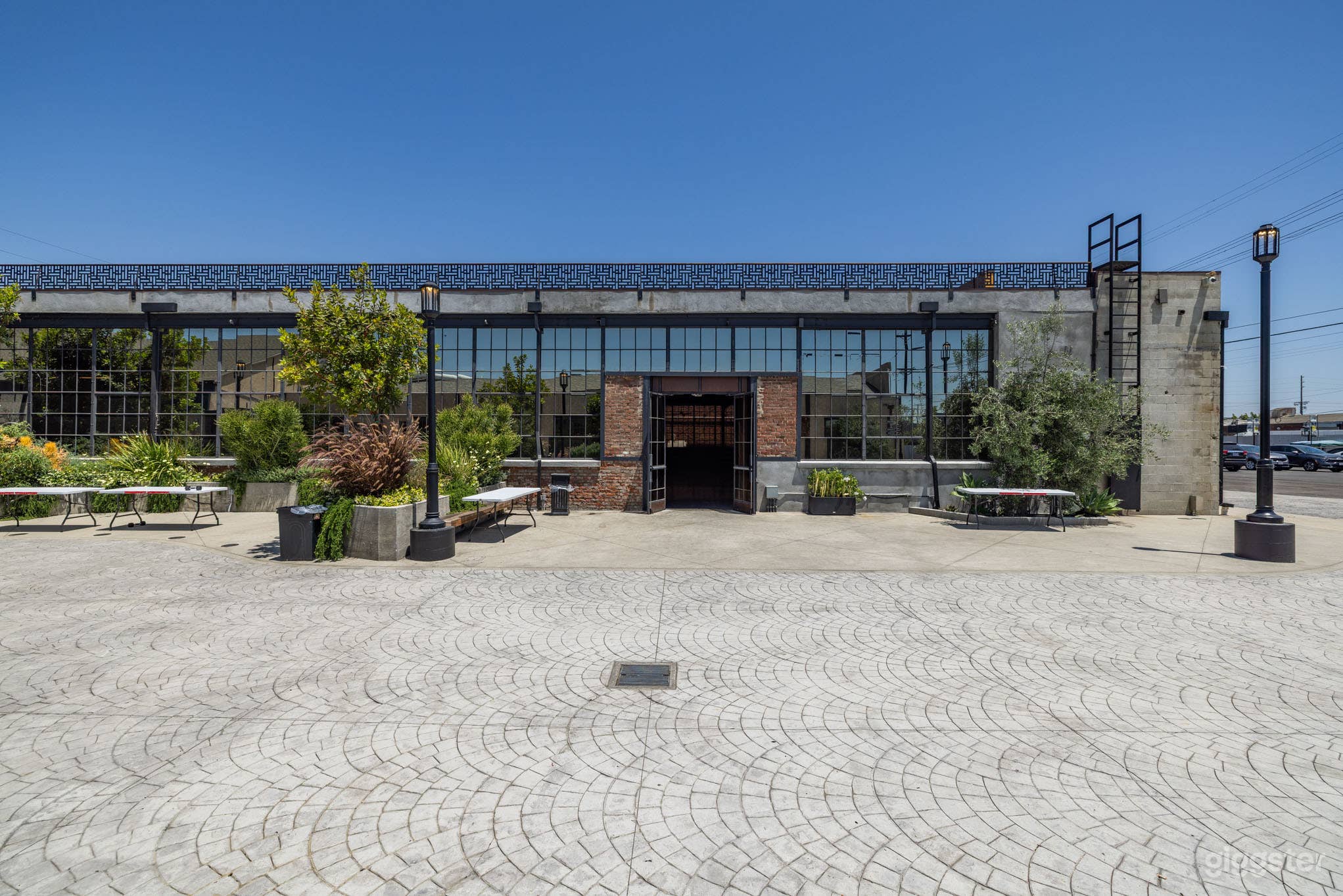 Open-Air West Courtyard Photo 4