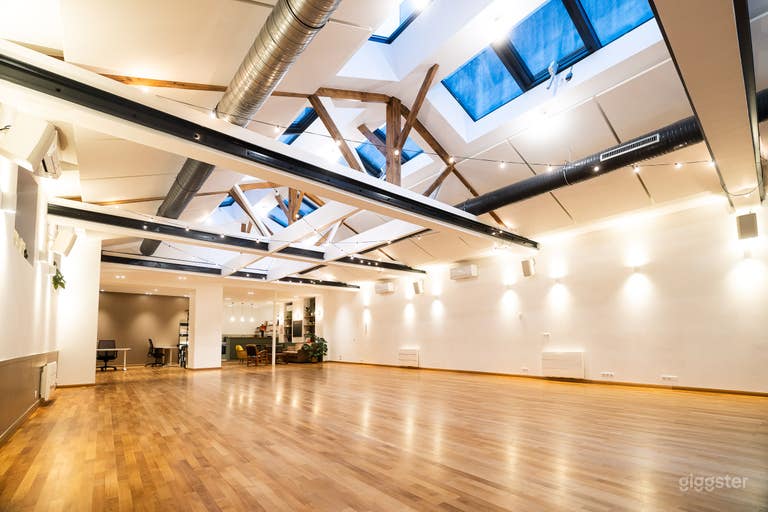  Hohe Decken und lichtdurchflutet - vielseitiges Tanzstudio 