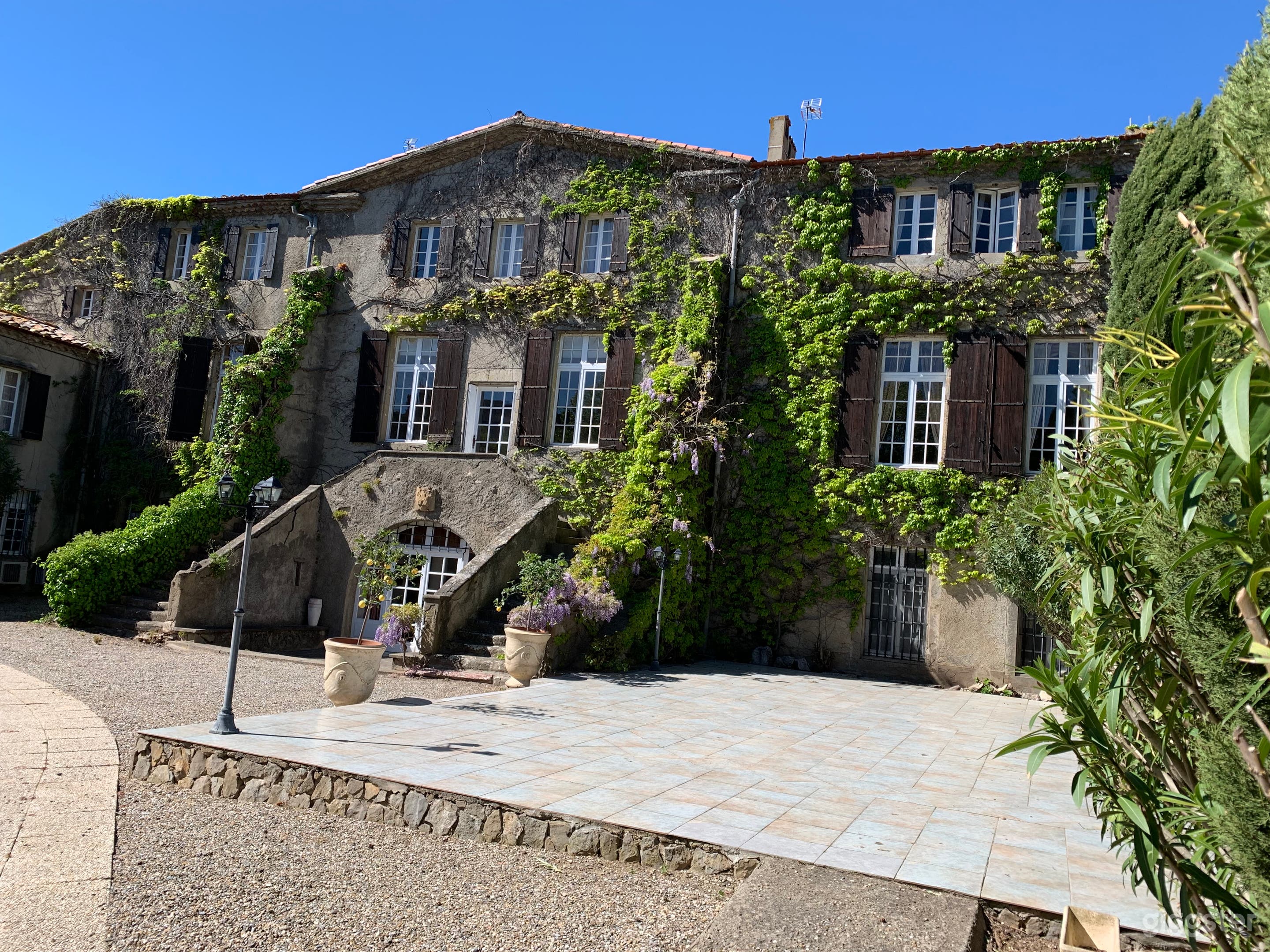 Photo de Abbaye de Charme avec Parc à la Française et Piscines 1
