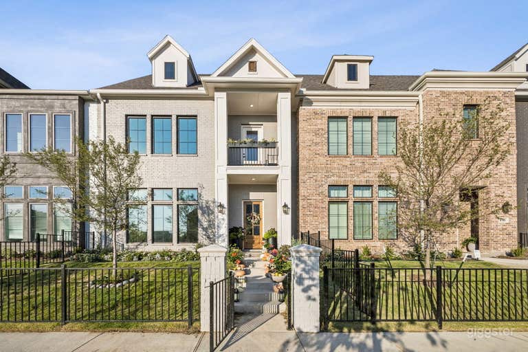  Luxury Designer Townhome w/ balcony | 3 Bed, 2.5 Bath 