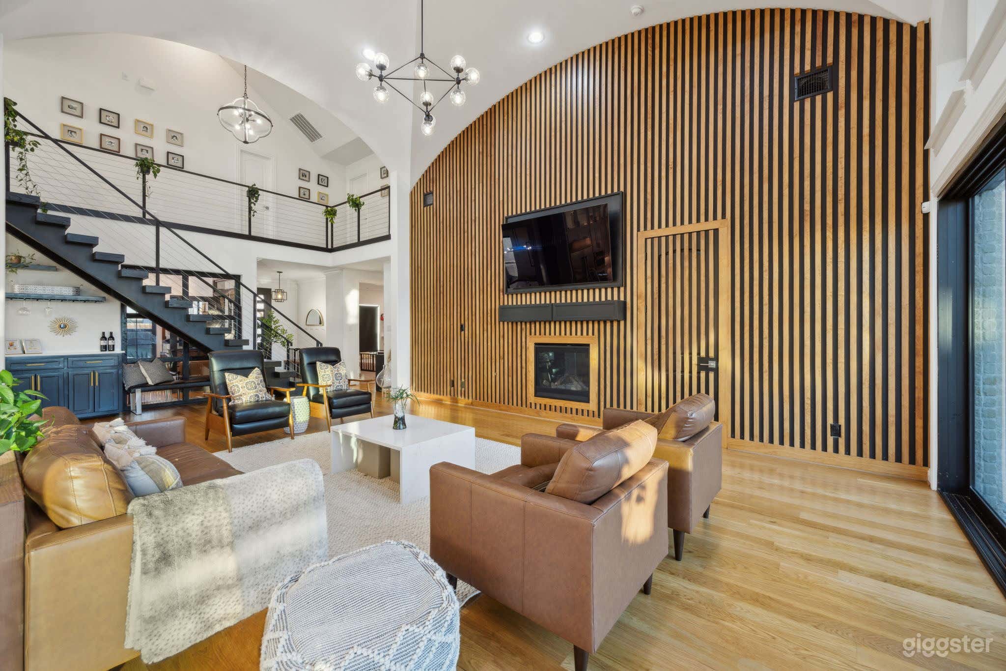 Modern Luxury Home | 4 Beds, 5 Baths Photo 3