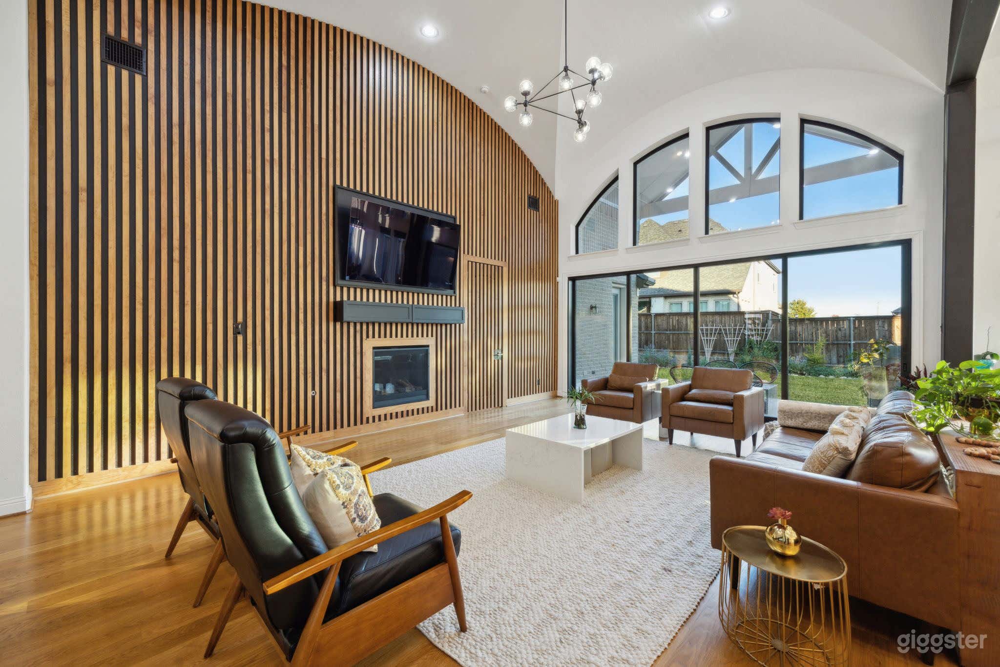 Modern Luxury Home | 4 Beds, 5 Baths Photo 1