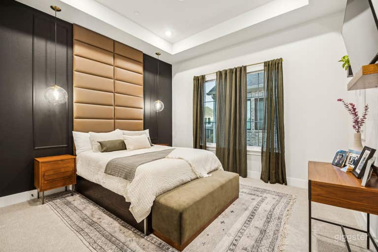  Luxury Designer Townhome w/ balcony | 3 Bed, 2.5 Bath 