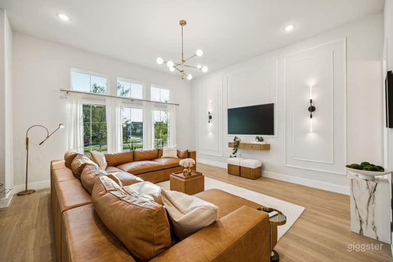  Luxury Designer Townhome w/ balcony | 3 Bed, 2.5 Bath 