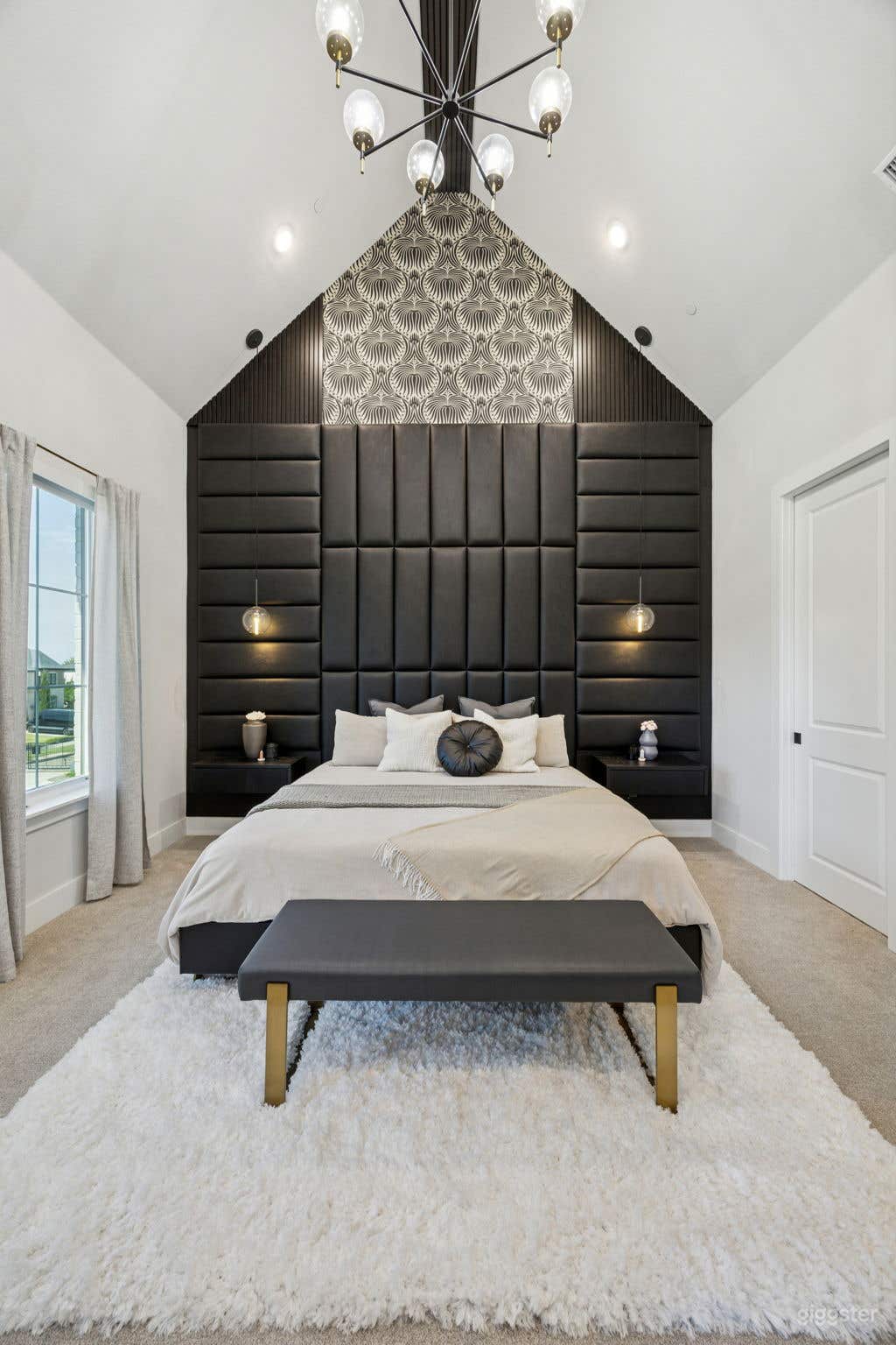 Luxury Designer Townhome w/ balcony | 3 Bed, 2.5 Bath Photo 4