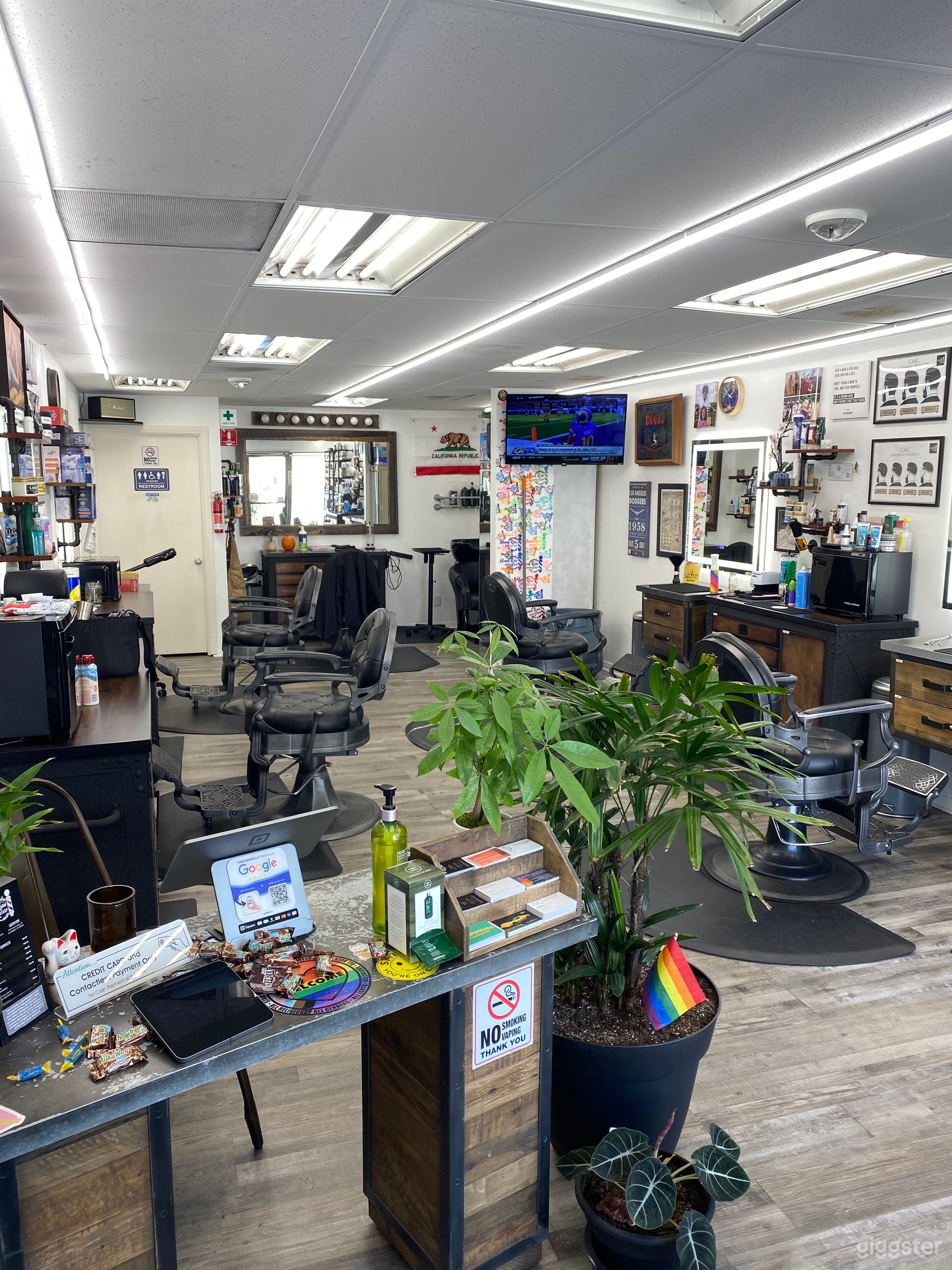 Classic Barbershop in Hollywood Photo 3