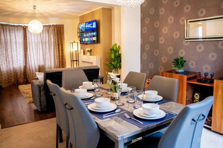  Modern & Spacious 4-Bedroom Residence in Crumpsall 