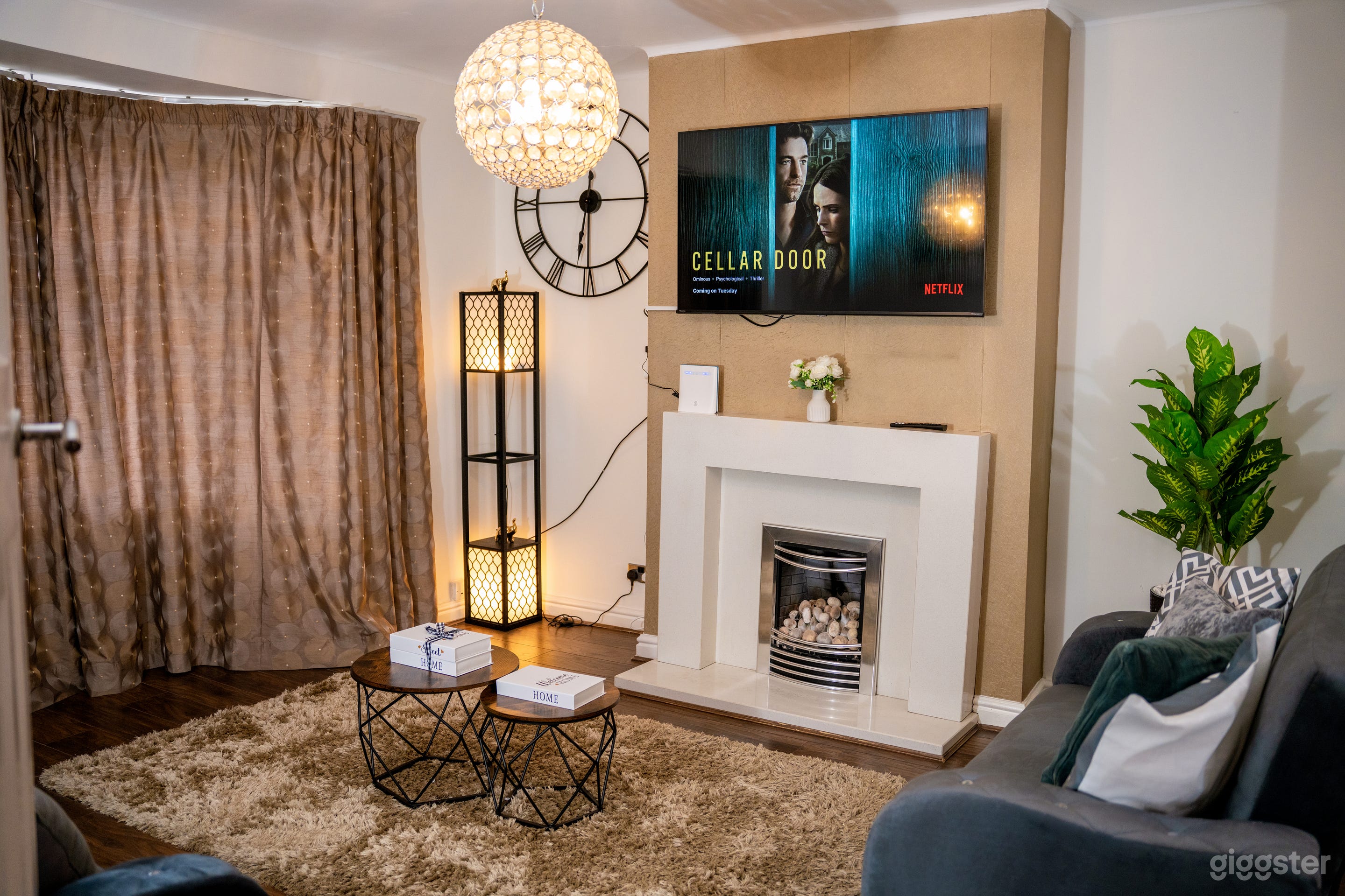 Modern & Spacious 4-Bedroom Residence in Crumpsall Photo 2