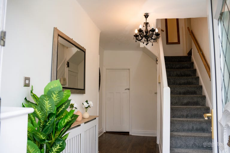  Modern & Spacious 4-Bedroom Residence in Crumpsall 