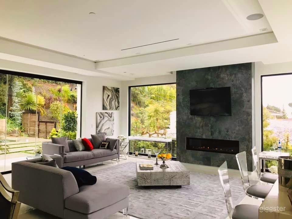 Cul-de-sac Designer Modern House Photo 2