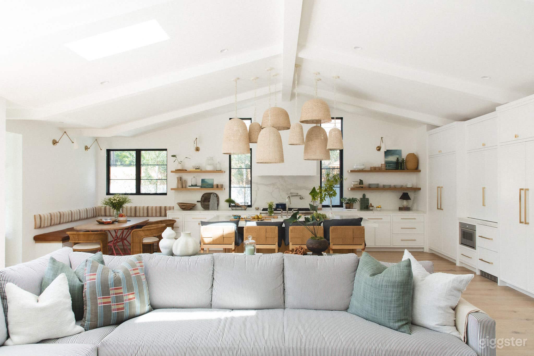 OC Coastal Home with Amazing Natural Light &amp; Open Floorplan Photo 3