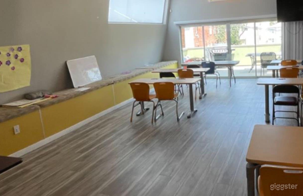 Spacious and Well Lit Classroom in Glendale Photo 3