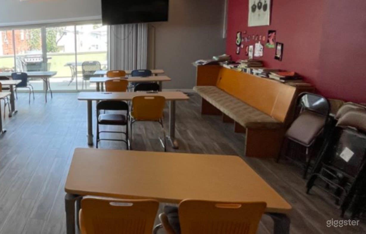 Spacious and Well Lit Classroom in Glendale Photo 2