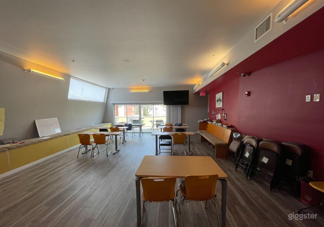 Spacious and Well Lit Classroom in Glendale Photo 1