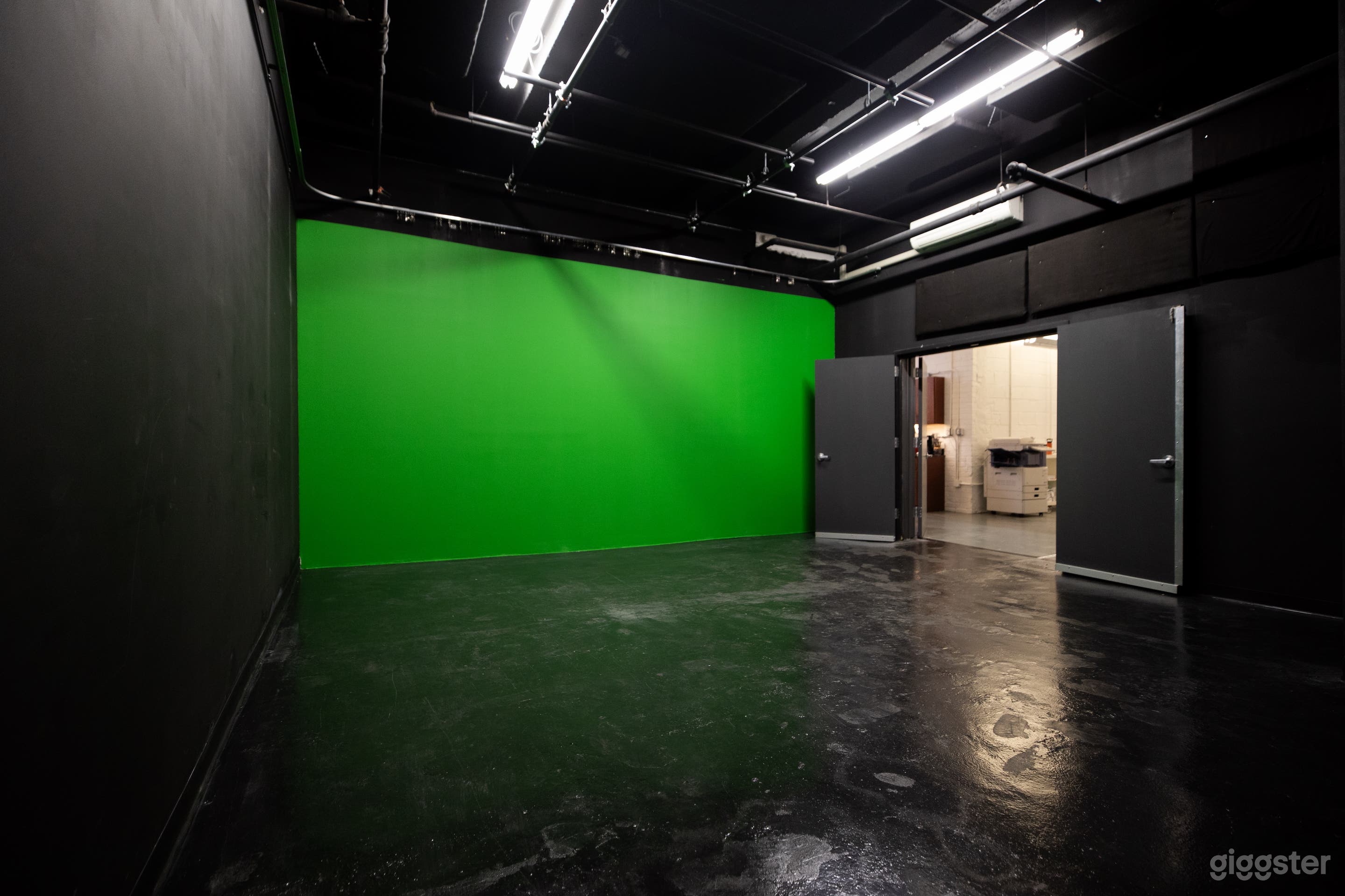 Green Screen Wall 