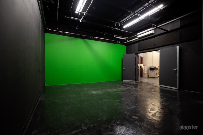  Green Screen Wall  