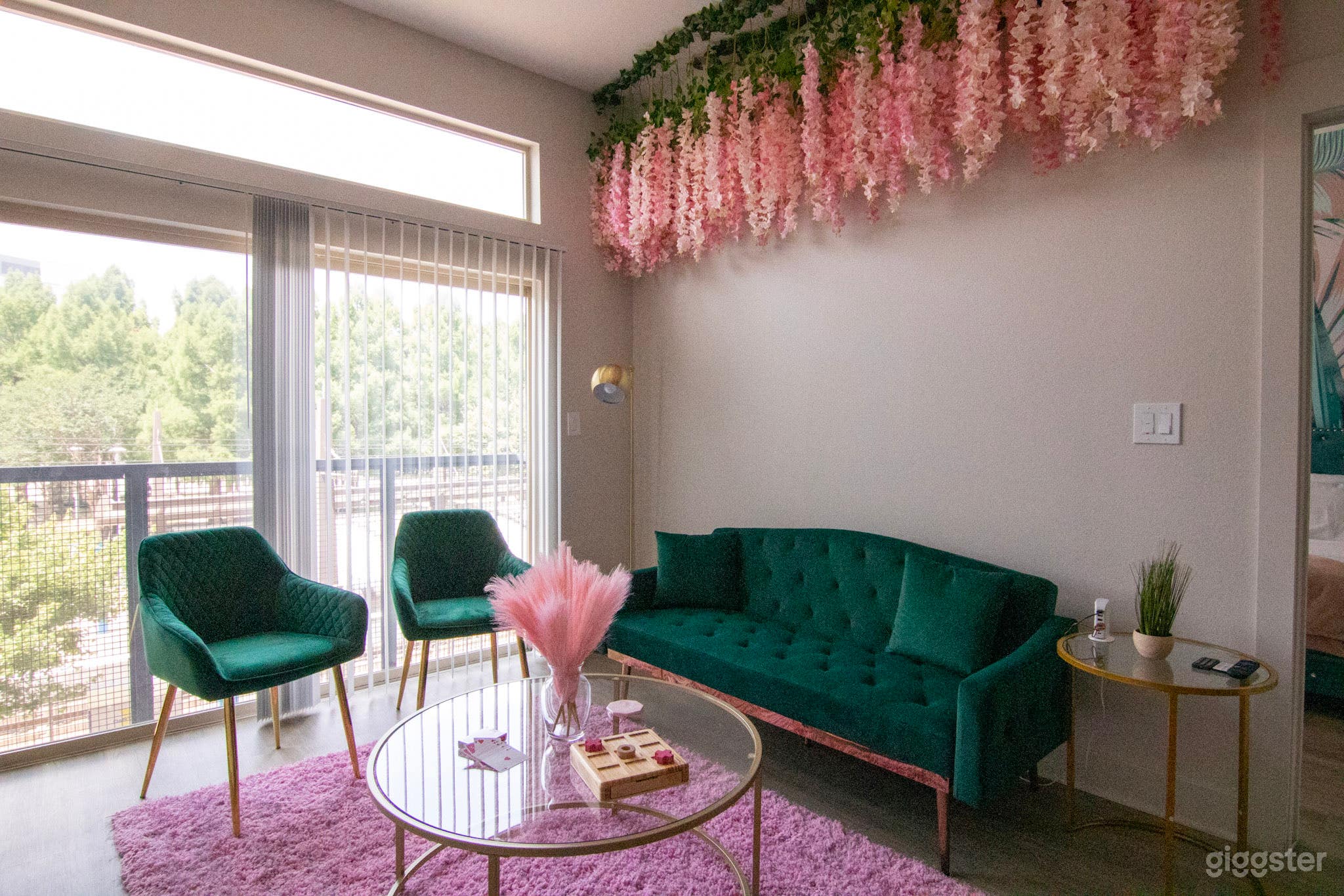 Pink-ish Pink Retreat in Downtown Dallas Photo 4