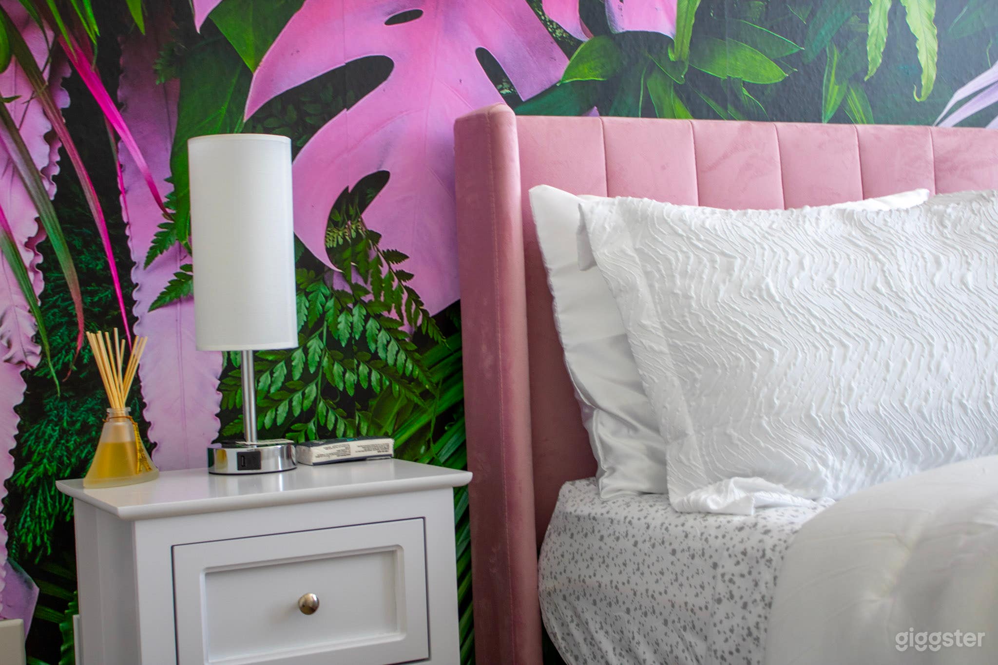 Pink-ish Pink Retreat in Downtown Dallas Photo 1
